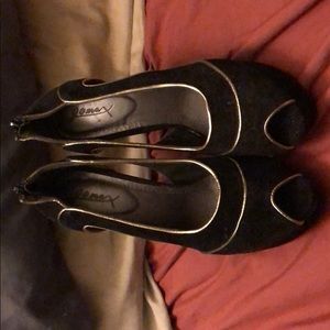 Gold trimmed, zippered heels